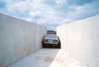 Roman Signer Engpass at Aussendienst 2000 Installation Hamburg 2