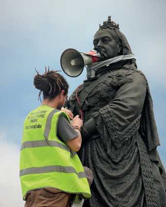 Installation of Sophie Ernst's 'Silent Empress' in Castrop Rauxel Square, Wakefield, 2012
