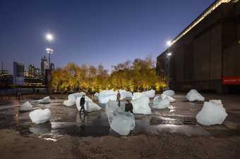 Ice Watch 2014 outside Tate Modern, London, 2018 Photo: Justin Sutcliffe, courtesy of the artist; neugerriemschneider, Berlin; Tanya Bonakdar Gallery, New York / Los Angeles