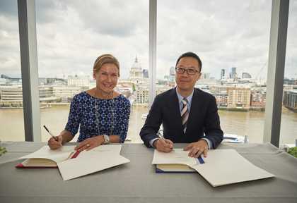 Kerstin Mogull, Managing Director of Tate, and Mr Bao Shuyi, Vice General Manager of Lujiazui Group