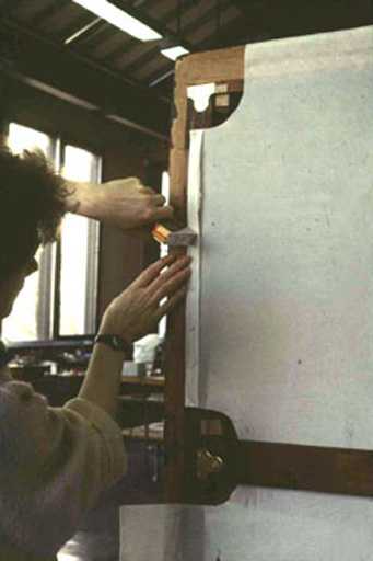 A polyester sailcloth stretcher-bar lining stiffens the structure and prevents the canvas from vibrating in transit