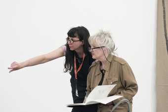 Tate Public Programmes course The Drawing Tour. Photo by Tate Photography