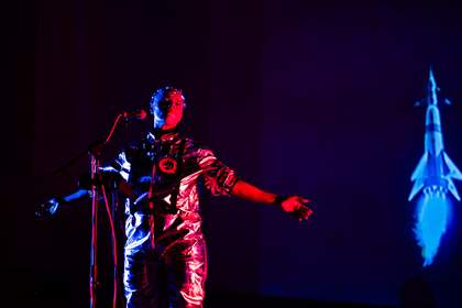 A photo of Rebekah Ubuntu performing