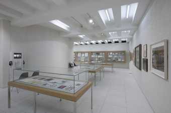 Reception, Rupture and Return: the Model and the Life Room