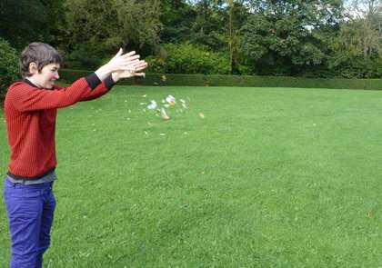 Sarah letting her letters go in the wind © Tate