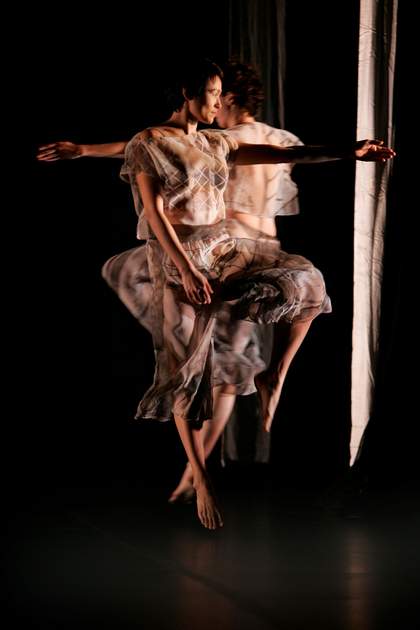 Trisha Brown Dance Company, Set & Reset, 2006 performance Ikegami Naoya / Saitama Arts Theater / Saitama Arts Foundation