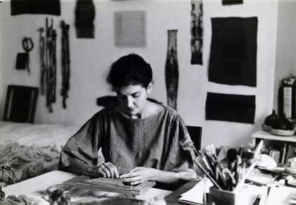 Sheila Hicks weaving at her home in Taxco el Viejo, Mexico, c.1961–2, photographed by Ferdinand Boesch - Courtesy American Craft Council Library & Archive