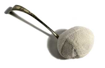 A spoon with cloth