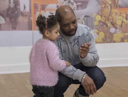 Photograph of a parent and child at Tate Britain