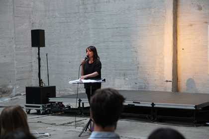 Sue Tompkins, Kim do the V 2015, Performance at Kunstall Oslo, 2015. Courtesy of The Artist and The Modern Institute/Toby Webster Ltd, Glasgow. Photo: Musikk /Ann Kristin Traaen