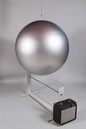 Takis, Musical Sphere, 1985, aluminium, iron, metal string, metal wire, paint and polyester, 160 × 100 × 114 cm