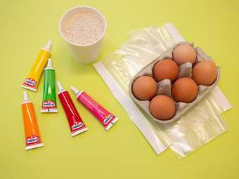 materials for making speckled eggs, rice, plastic bags, food dye and eggs 