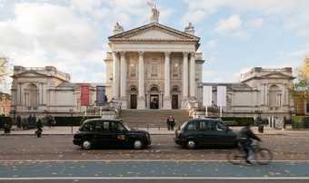 Image of outside Tate Britain building 2013 with traffic