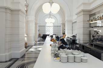 Photograph of the bar in the tate britain members room