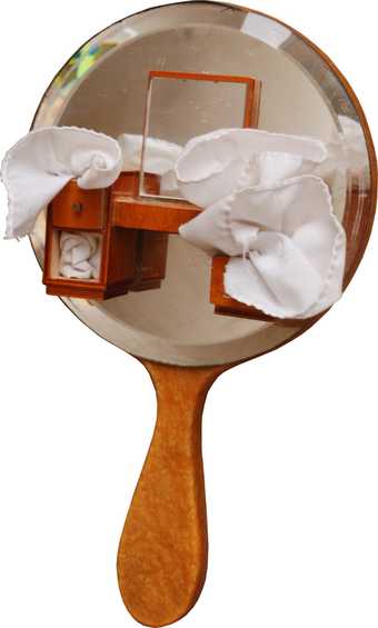 A Mirror from the object box