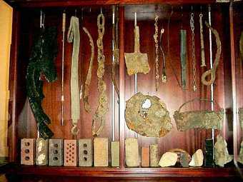 Display of found objects, Tate Thames Dig, 1999