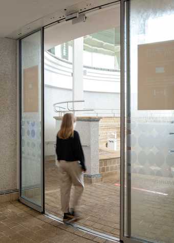 Automatic glass doors to Tate St ives.