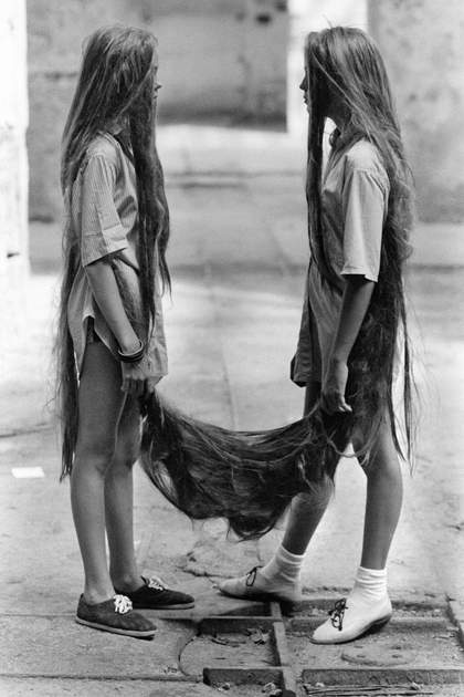 Tunga - ݾópagas Capilares entre Nós (Capillary Xiphopagus among Us)