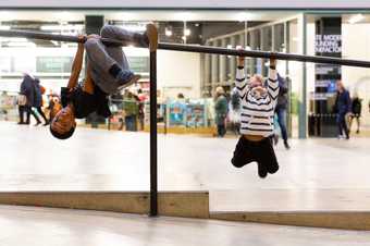 Photograph of children in the Turbine Hall at Tate Modern