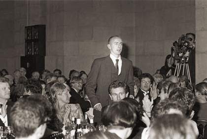 Grenville Davey going to receive the Turner Prize,1992