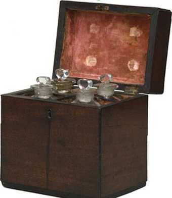 Small travelling chest, used by Turner to carry both paint mediums and medicine
