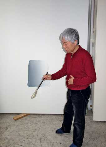 Lee Ufan at work in his Paris studio, February 2014