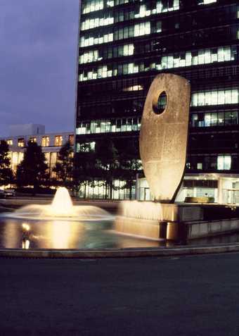 Barbara Hepworth, Single Form 1964