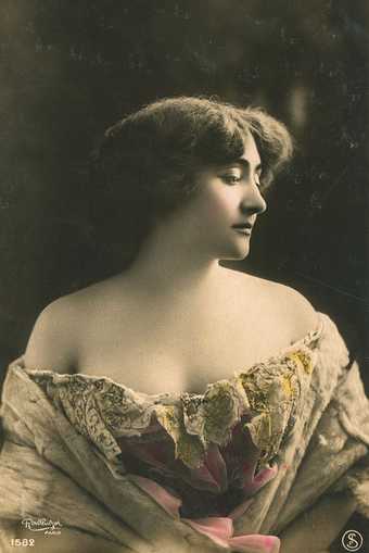 Valentine de Saint-Point as photographed by Charles Reutlinger in 1907