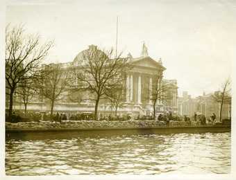 A view of Tate Britain from the opposite bank of the River Thames