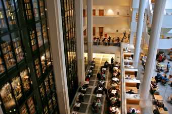 View of the King’s Library at the British Library, 2011 Photo: Mike Peel (www.mikepeel.net)