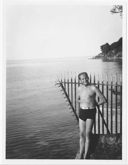 Walter Gropius by the sea during a trip to Totnes, Devon, 1933