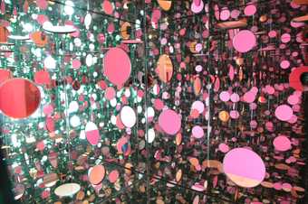 Yayoi Kusama, The Passing Winter 2005