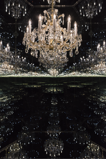 Yayoi Kusama illusion room of infinite chandeliers